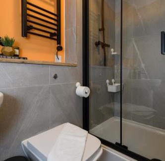Plasnewydd Apartment | Gad Suite by Koya Homes - 2 Ensuite Bedroom Apartment, Cardiff City Centre, Free Parking