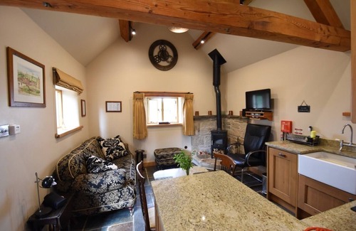 Hulme End House | Gaia Lodge - Country Cottage with Hot Tub, Peak District, Derbyshire