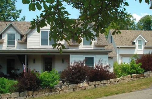 Coudersport Apartment | Gail Eustace Dupont Guesthouse