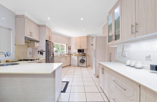 La Lucia House | Gainsford Place 26 - Five Bedroom House, Sleeps 10