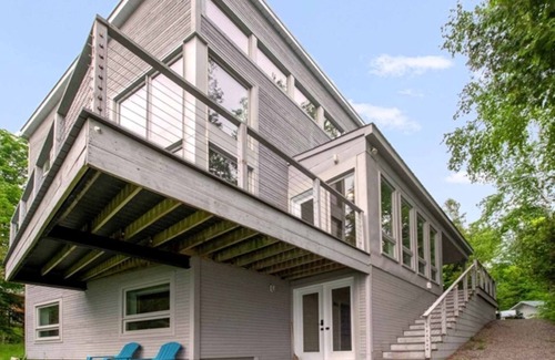 Lanark Highlands Cottage | Galini Lakehouse - Five Bedroom Cottage, Sleeps 14
