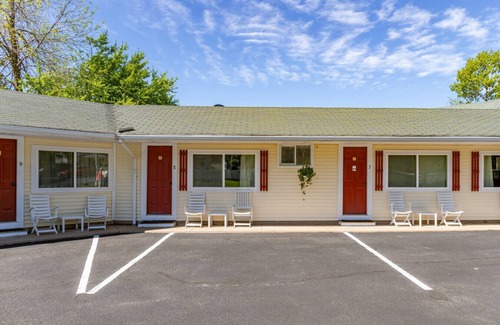 Hulls Cove House | Gallagher's Travels Room 3 (Double Queen)