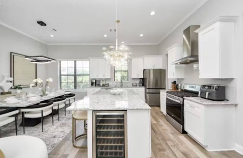 Woodlake - Briar Meadow House | Galleria Luxury 3BR 4 Story Townhome; Rooftop Balcony + 2-Car Private Garage