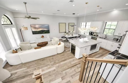 Woodlake - Briar Meadow House | Galleria Luxury 3BR 4 Story Townhome; Rooftop Balcony + 2-Car Private Garage