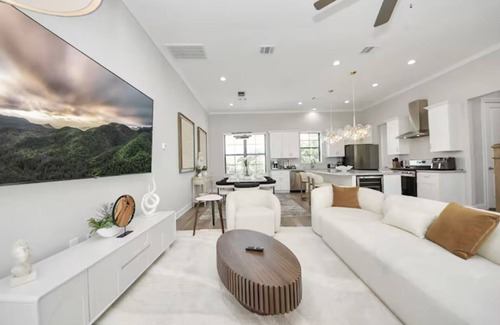 Woodlake - Briar Meadow House | Galleria Luxury 3BR 4 Story Townhome; Rooftop Balcony + 2-Car Private Garage