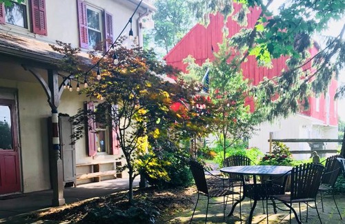 Pipersville Bed & Breakfast | Galvanized America Inn & Art Gallery