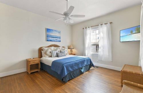 San Jacinto House | Galvez Oceanview Retreat Walk to Beach or Pleasure Pier