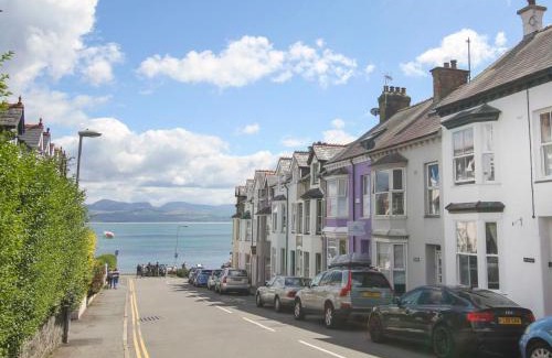Criccieth House | Galwad Y Mor