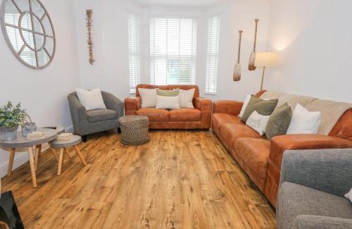 Criccieth House | Galwad Y Mor