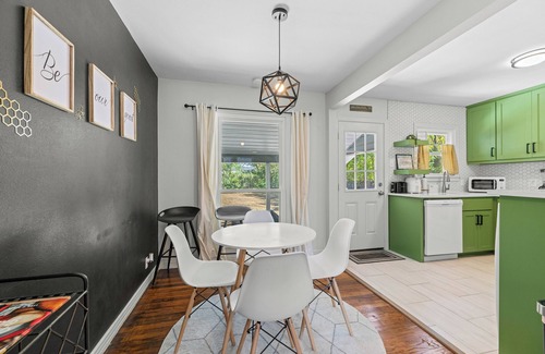 Central Arlington House | Game Day Getaway- 2 bedroom gem