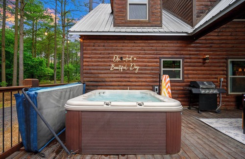 Broken Bow Cabin | Game & Gather - Pickleball, 2 Hot Tubs, Mini Golf, + MUCH more - Sleeps 21