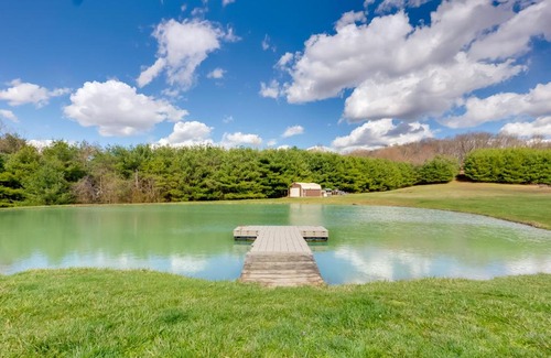 Hallsville House | Game Room and On-Site Pond Laurelville Retreat!
