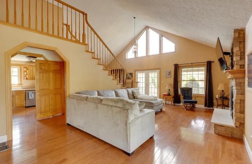 Hallsville House | Game Room and On-Site Pond Laurelville Retreat!