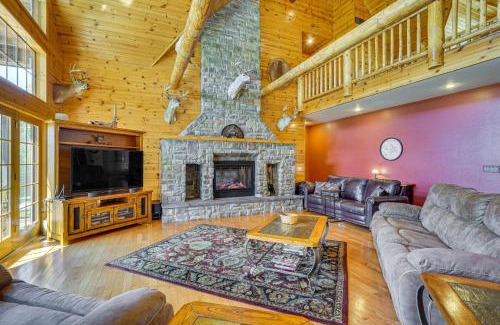 Climax Springs House | Game Room, Deck and Yard Lake of the Ozarks Retreat