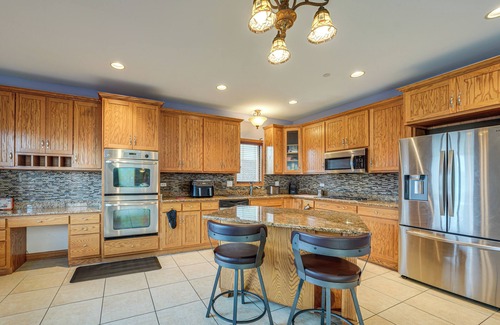 Matteson House | Game Room & Deck: Family Home in Chicago Area!
