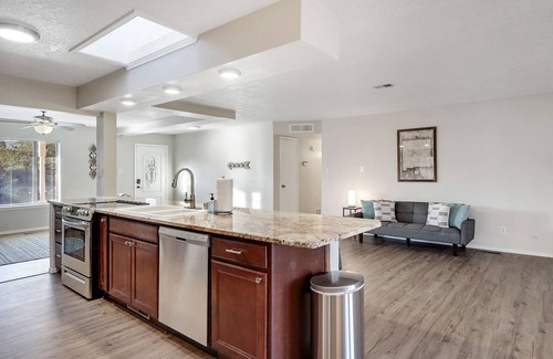 Paradise Hills Civic House | Game Room - Mountain Views - King Bed - near Golf Course - Intel - Rust Medical