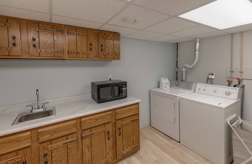 Garrison House | Game Room! Sleeps 13- Newly Remodeled- Sports Channels & More- Great Fishing!