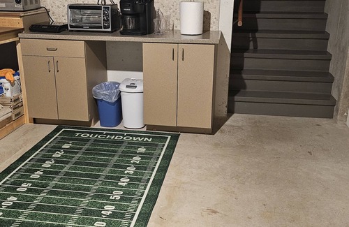 Howard Apartment | Game time, family or relax time-you'll love it here!