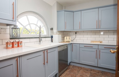 Bryngwran Cottage | GAMEKEEPERS, pet friendly, with hot tub in Rhosneigr