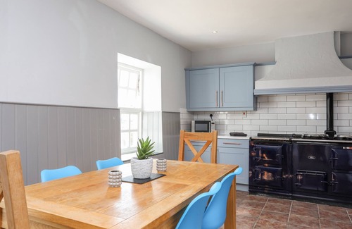 Bryngwran Cottage | GAMEKEEPERS, pet friendly, with hot tub in Rhosneigr