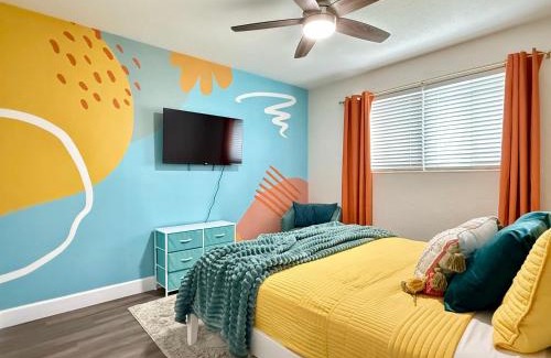 Van Valzah House | Gameroom! Golf Simulator! Beach! Movie Theater!