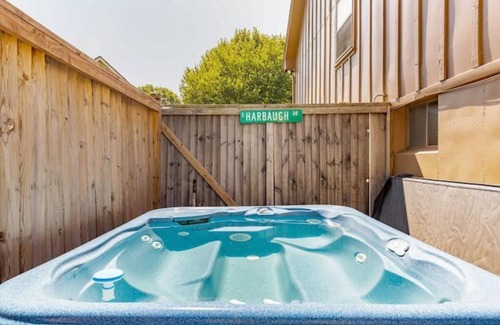 Blue Springs Villa | Games Room Bar Pool & HotTub Golf Course Views