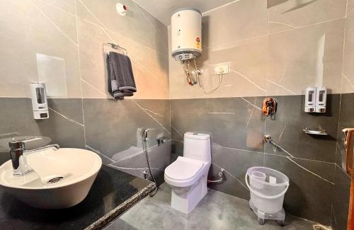 Jamshedpur Hotel | Ganga Cottage ! 1,2,3 bedrooms cottage available near mall road manali