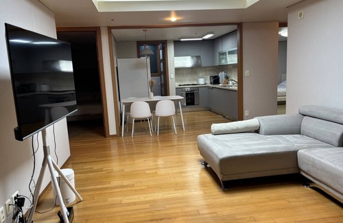 Seocho-dong Apartment | ☆Gangnam Station 3min☆ 3Bdr 2Bath☆ Beautiful APT