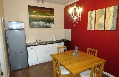 Gansbaai Apartment | Gansbaai Central Accommodation Sleeps 2 adults and 2 kids under 10 years