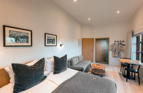Fludir House | Garður Stay Inn & Secret Lagoon included!