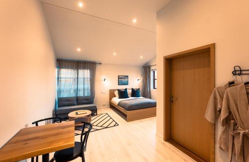 Fludir House | Garður Stay Inn & Secret Lagoon included!