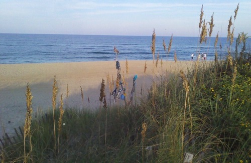 Nags Head Cottage | 'Gar Brooks' Semi Oceanfront Direct Beach Access Rents FRIDAY to FRIDAY