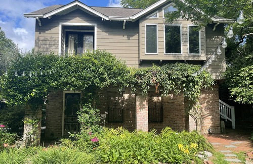 Old Shandon Cottage | Garden 1BR Cottage off Devine St in Historic Columbia home