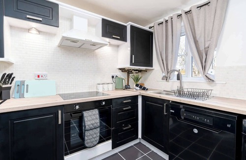 Sheffield House | Garden | 6 Single Beds | 15% OFF | Driveway | BBQ