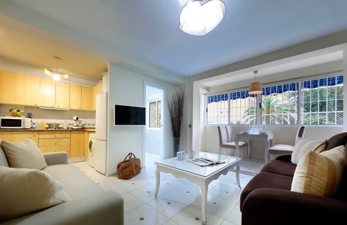 Giralda Sur Apartment | Garden apartment near the center