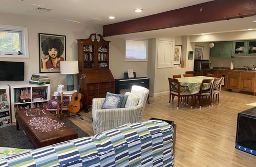 Cabin John Apartment | Garden Apartment Retreat