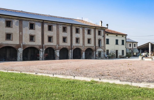 Nogarole Rocca House | Garden apartment with swimming pool