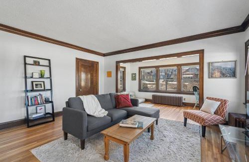 Bryant Apartment | Garden Apt, Majestic MPLS Duplex