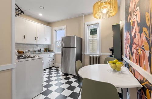 Beverly Apartment | Garden Getaway 2BR Minutes to Salem, Beach, and train to Boston!
