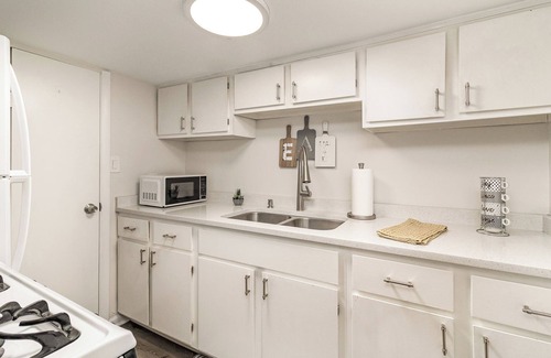 Valparaiso Apartment | Garden Getaway: Charming Lower Level Apartment