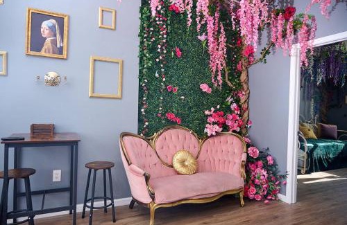 Poplar Apartment | Garden Hideaway Minutes to Fishtown