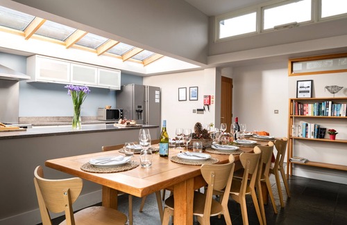 Sculthorpe Cottage | Garden House - a cottages sleep 6 that sleeps 6 guests in 3 bedrooms