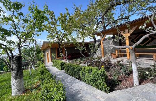 Jrvezh Villa | Garden House
