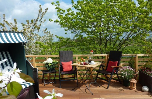 Wesselburen Apartment | Garden idyll at the Wadden Sea National Park
