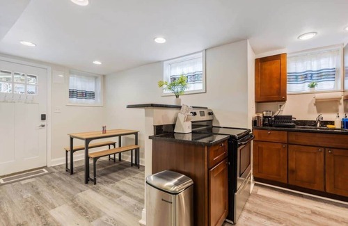 Park View Apartment | Garden-Level 2-BR Apt in Historic Petworth Home