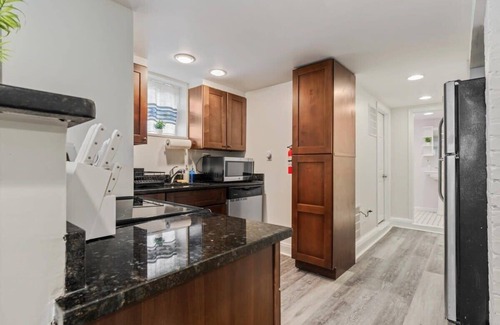 Park View Apartment | Garden-Level 2-BR Apt in Historic Petworth Home
