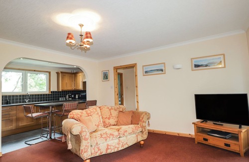 Marybank Cottage | GARDEN LODGE, family friendly, with a garden in Marybank