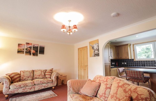 Marybank Cottage | GARDEN LODGE, family friendly, with a garden in Marybank