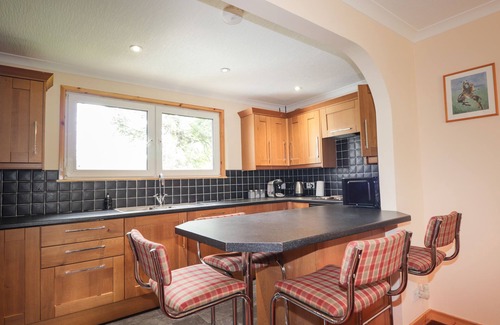 Marybank Cottage | GARDEN LODGE, family friendly, with a garden in Marybank