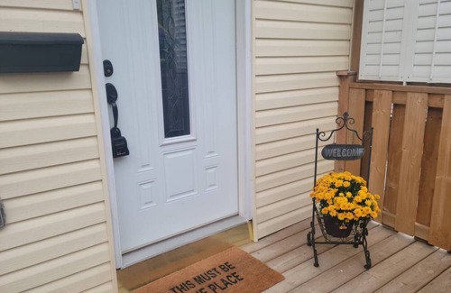 Alcona Apartment | Garden Oasis 2Bed Private Apt. - Walk to Lake Simcoe!